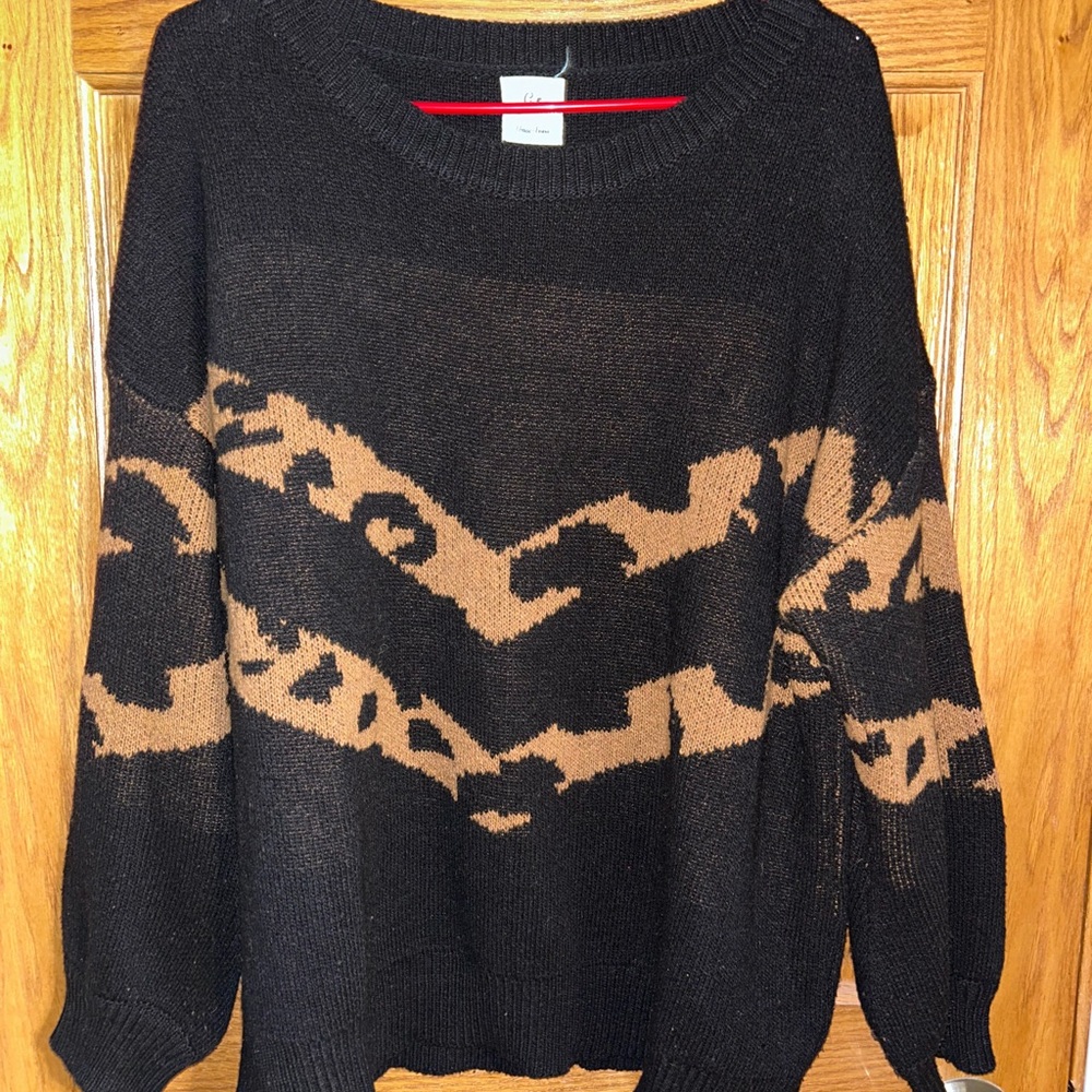 Grace Elements Black and Tan Crew Neck Sweater